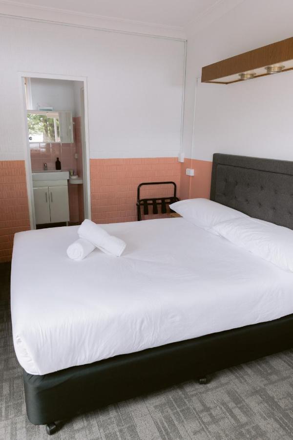 סוונסי Black Swan Waterfront Motel (Adults Only) מראה חיצוני תמונה