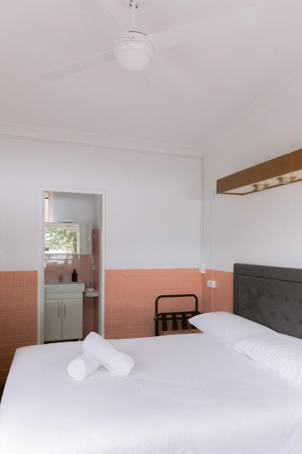 סוונסי Black Swan Waterfront Motel (Adults Only) מראה חיצוני תמונה