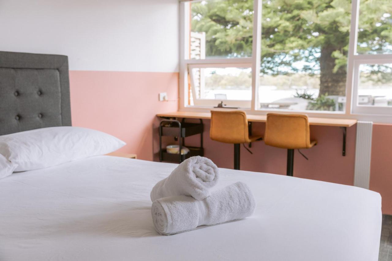 סוונסי Black Swan Waterfront Motel (Adults Only) מראה חיצוני תמונה