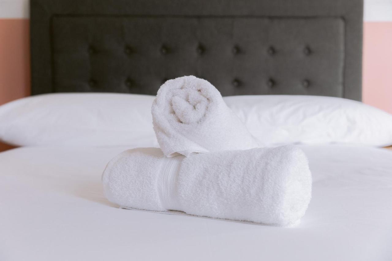 סוונסי Black Swan Waterfront Motel (Adults Only) מראה חיצוני תמונה
